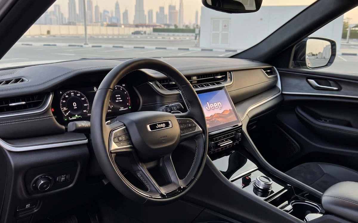 2024 Jeep Grand Cherokee in Silver Metallic — gallery photo 5 in Dubai