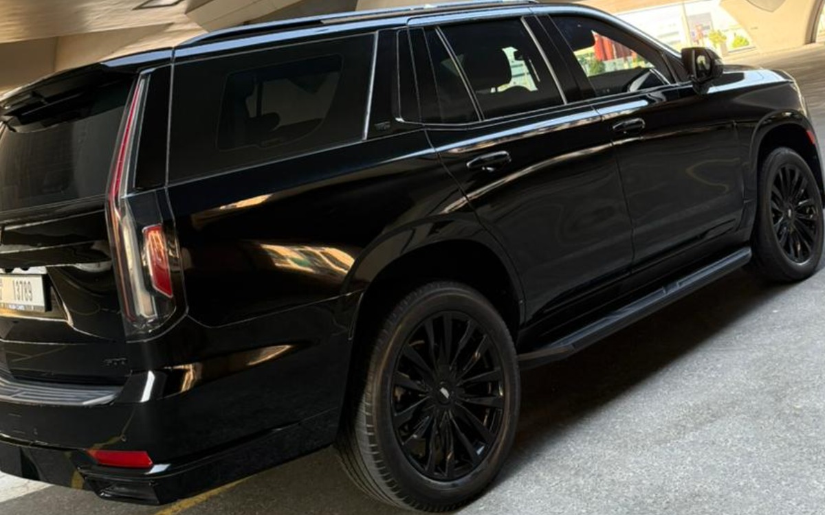 2022 Cadillac Escalade Premium Luxury in Black — gallery photo 2 in Dubai