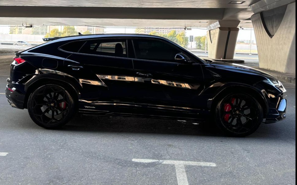 2023 Lamborghini Urus Performante in Solid Black — gallery photo 5 in Dubai