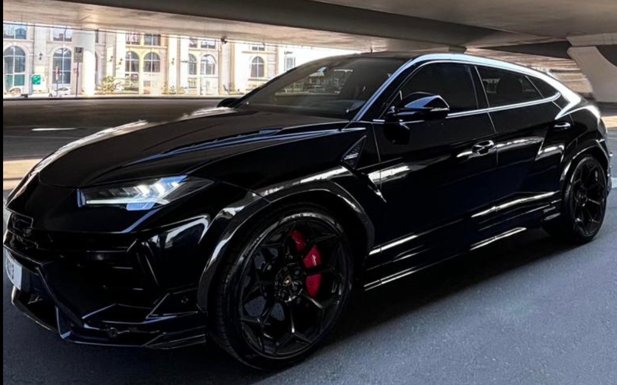 2023 Lamborghini Urus Performante in Solid Black — gallery photo 2 in Dubai