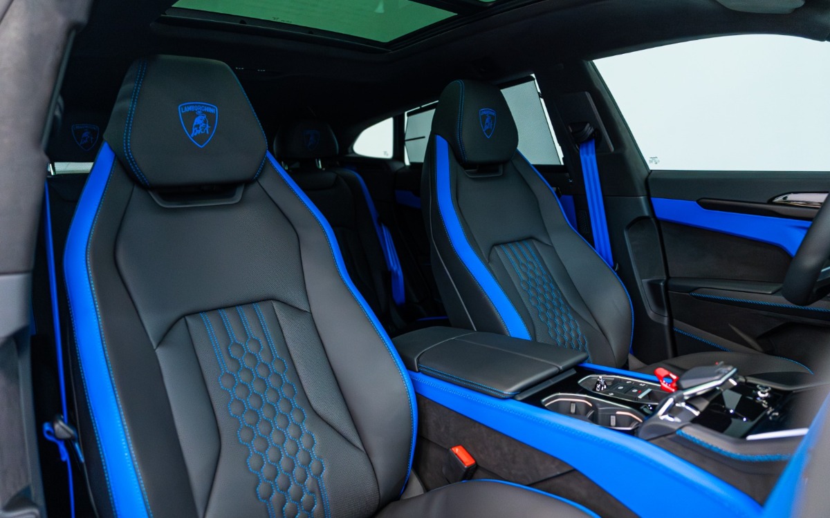 2025 Lamborghini Urus SE in Cobalt Blue — gallery photo 7 in Dubai