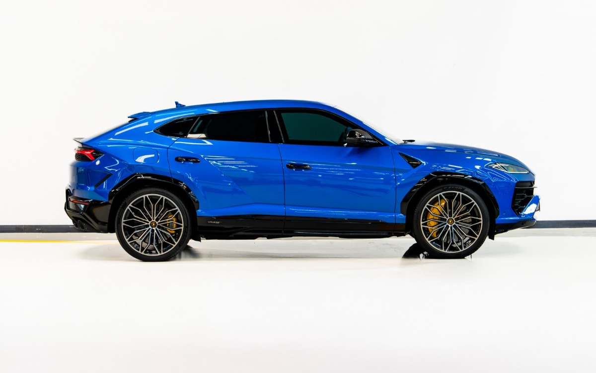 2025 Lamborghini Urus SE in Cobalt Blue — gallery photo 3 in Dubai