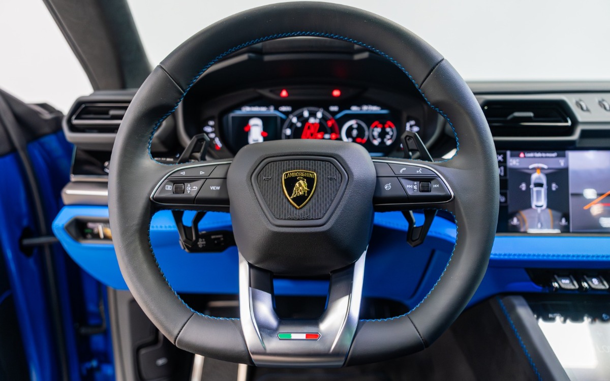 2025 Lamborghini Urus SE in Cobalt Blue — gallery photo 6 in Dubai