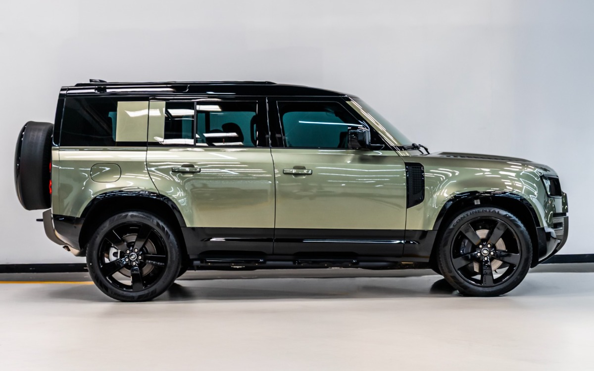 2025 Land Rover Defender 110 HSE in Olive Green — gallery photo 3 in Dubai