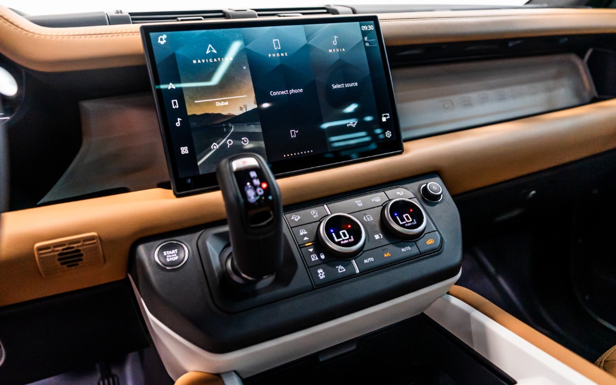2025 Land Rover Defender 110 HSE in Olive Green — gallery photo 5 in Dubai