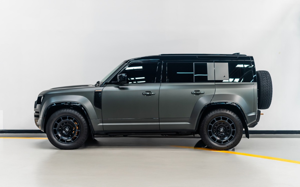 2025 Land Rover Defender 110 V8 in Anthracite — gallery photo 2 in Dubai