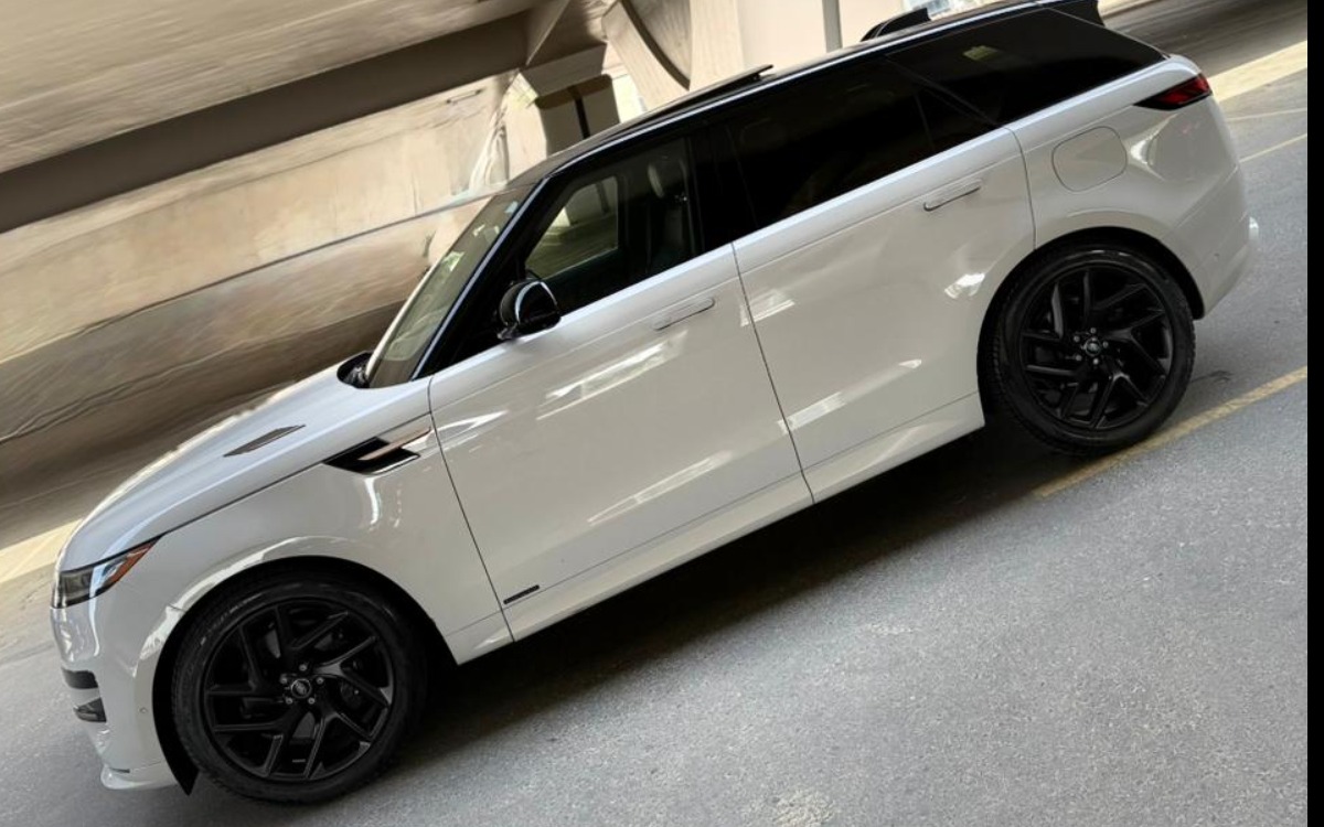 2025 Range Rover Autobiography in White — gallery photo 5 in Dubai