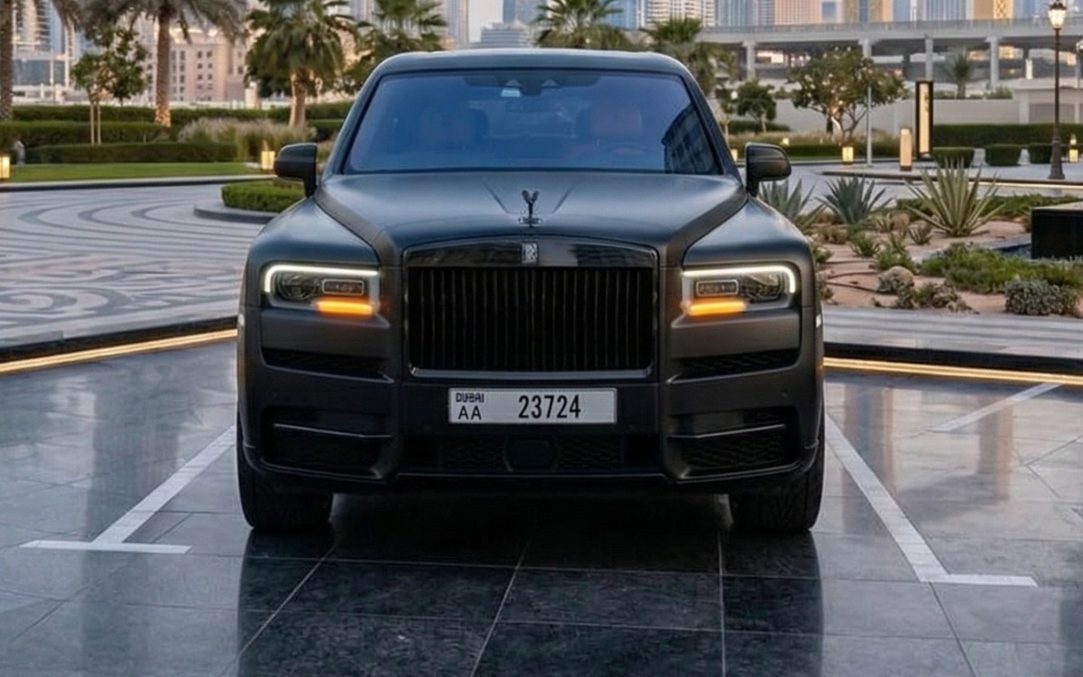 2021 Rolls-Royce Cullinan in Graphite Grey — gallery photo 2 in Dubai