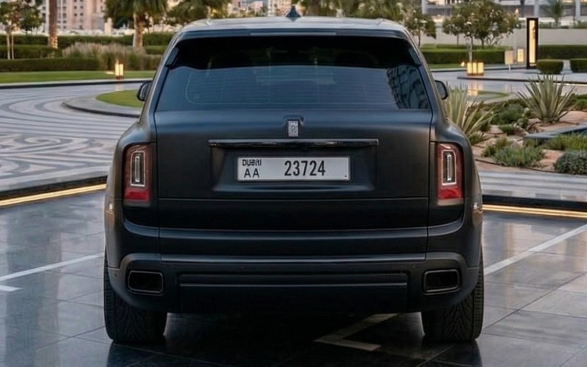 2021 Rolls-Royce Cullinan in Graphite Grey — gallery photo 5 in Dubai