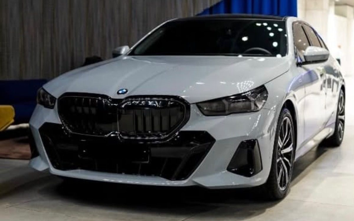 2026 BMW 5 Series 520i in Silver Metallic — gallery photo 2 in Dubai