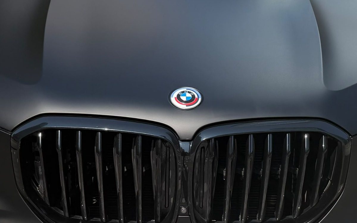 2023 BMW X5 M50i in Matte Black — gallery photo 8 in Dubai