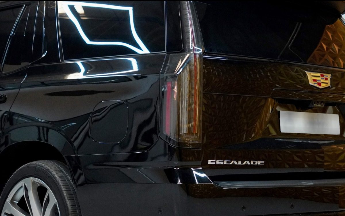 2025 Cadillac Escalade ESV Premium Luxury in Solid Black — gallery photo 4 in Dubai