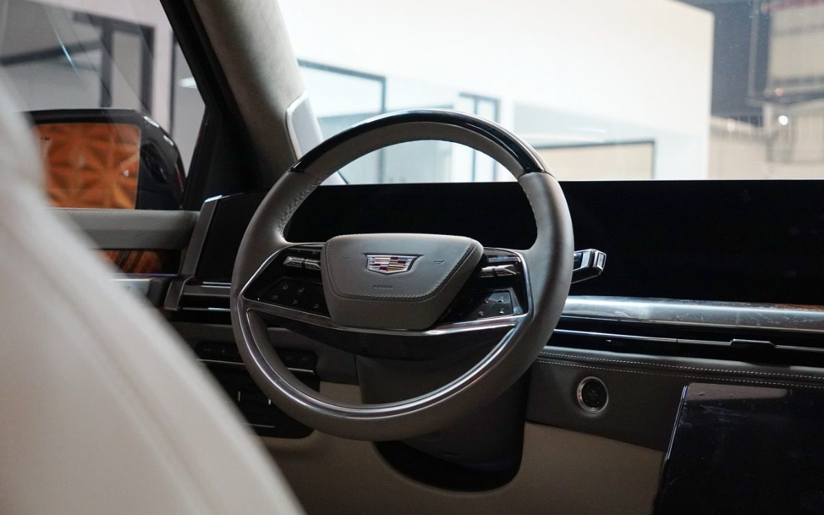 2025 Cadillac Escalade ESV Premium Luxury in Solid Black — gallery photo 6 in Dubai