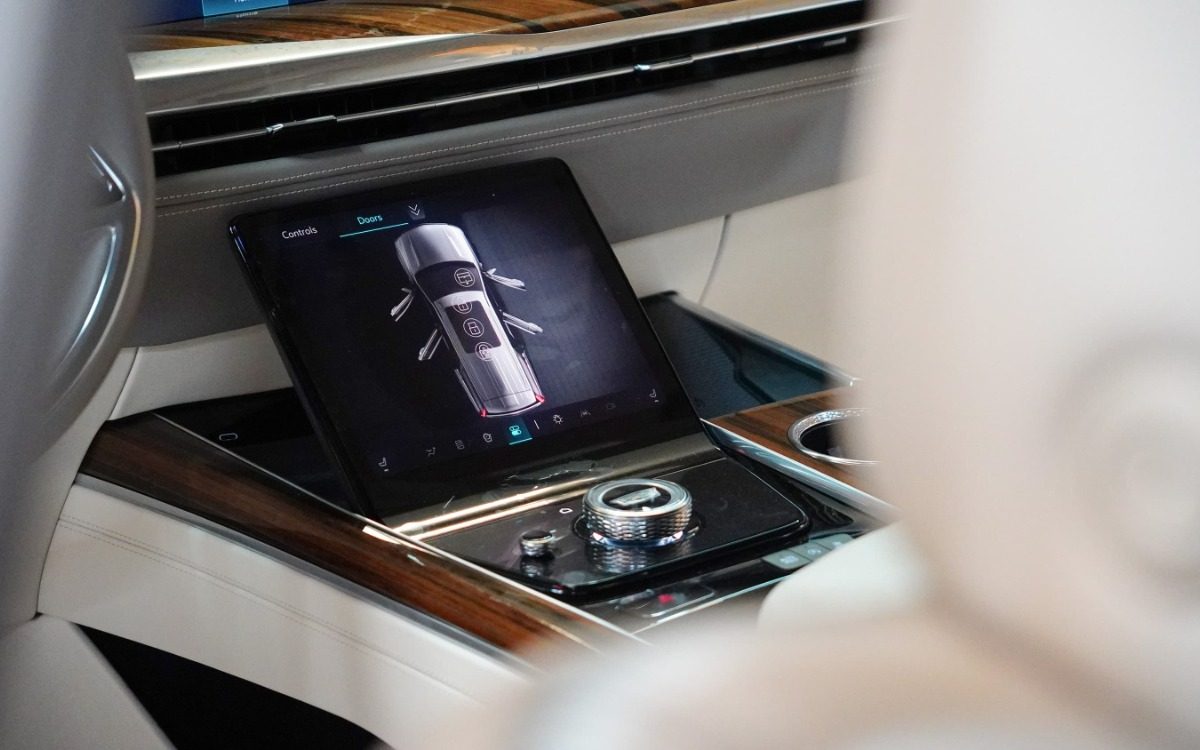 2025 Cadillac Escalade ESV Premium Luxury in Solid Black — gallery photo 8 in Dubai