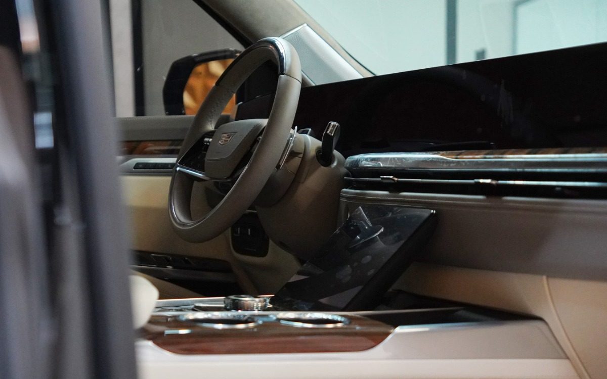 2025 Cadillac Escalade ESV Premium Luxury in Solid Black — gallery photo 9 in Dubai