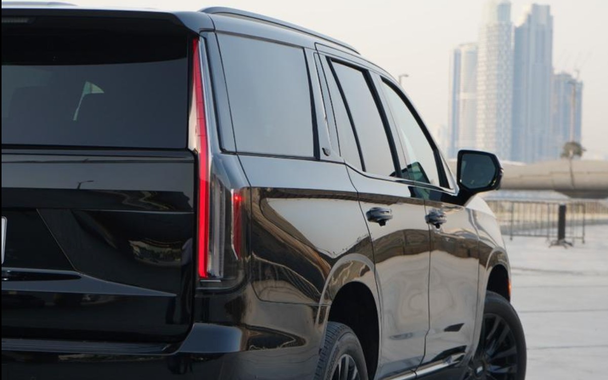 2023 Cadillac Escalade Premium Luxury in Solid Black — gallery photo 5 in Dubai