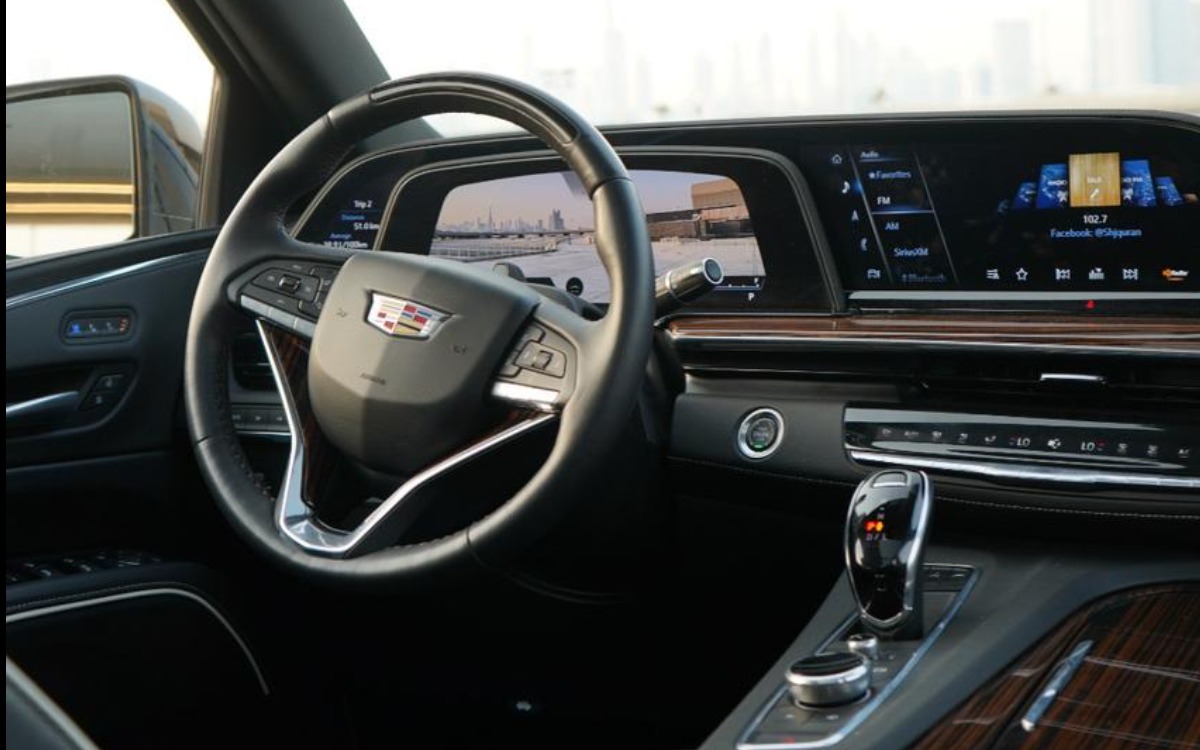 2023 Cadillac Escalade Premium Luxury in Solid Black — gallery photo 6 in Dubai