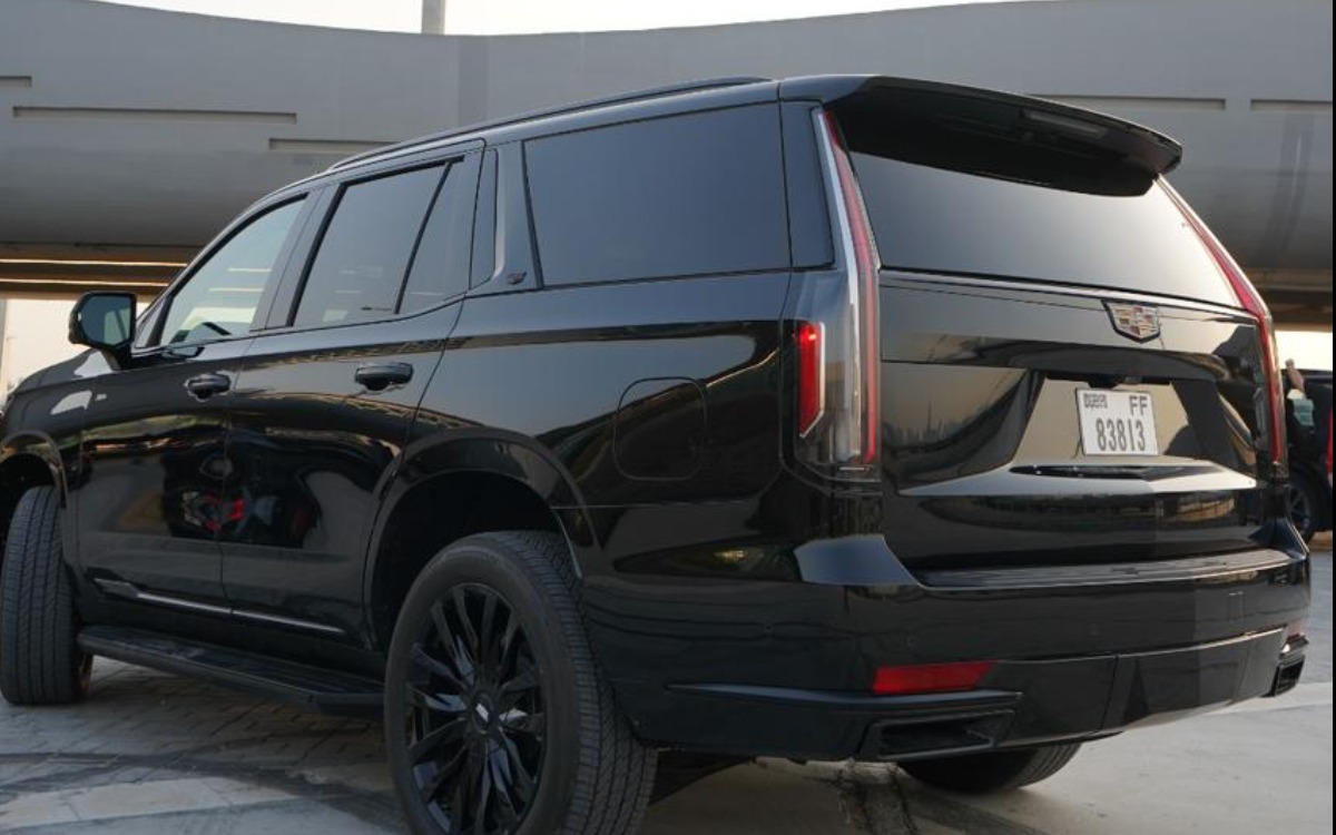 2023 Cadillac Escalade Premium Luxury in Solid Black — gallery photo 3 in Dubai