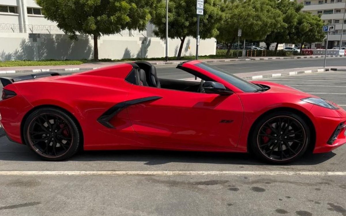 2023 Chevrolet Corvette Stingray 3LT Convertible in Rosso Corsa — gallery photo 4 in Dubai