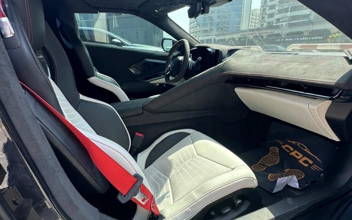 2023 Chevrolet Corvette Stingray 3LT Convertible in Rosso Corsa — gallery photo 7 in Dubai