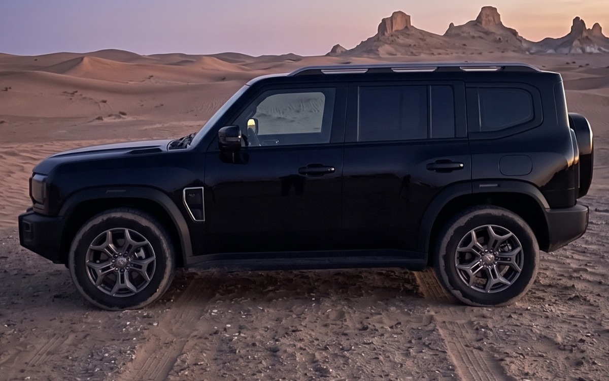 2025 Jetour T2 in Solid Black — gallery photo 2 in Dubai