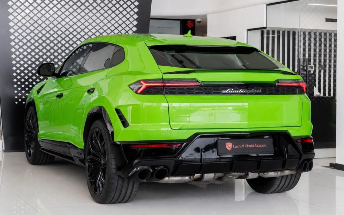 2026 Lamborghini Urus S in Lamborghini Verde Mantis — gallery photo 2 in Dubai