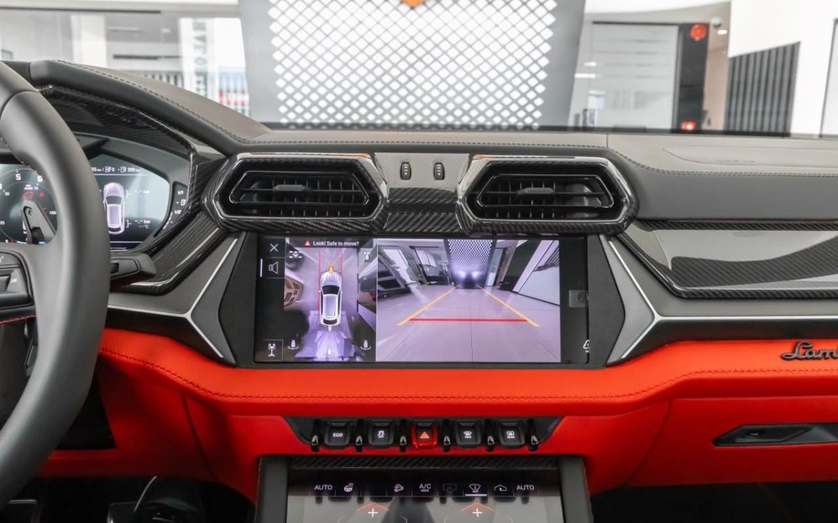 2026 Lamborghini Urus S in Lamborghini Verde Mantis — gallery photo 9 in Dubai