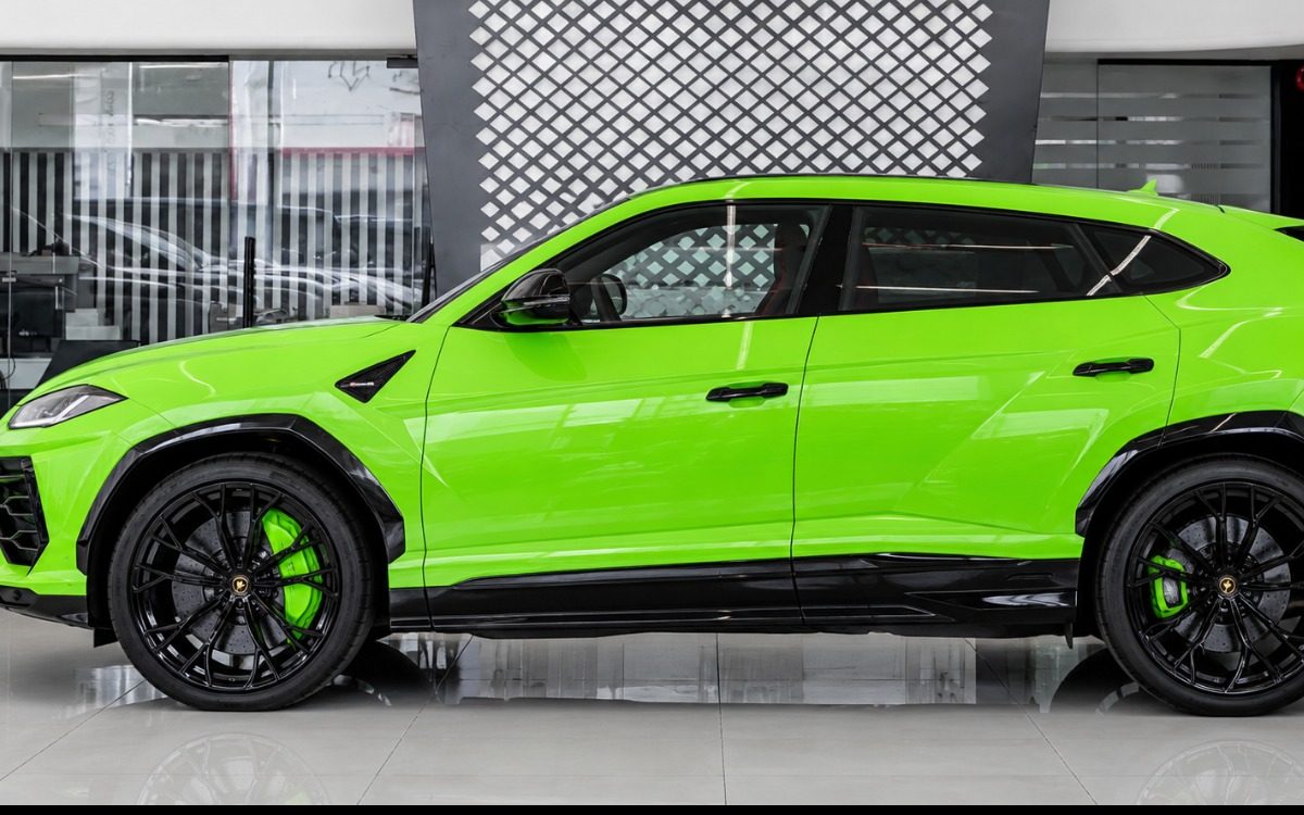 2026 Lamborghini Urus S in Lamborghini Verde Mantis — gallery photo 3 in Dubai