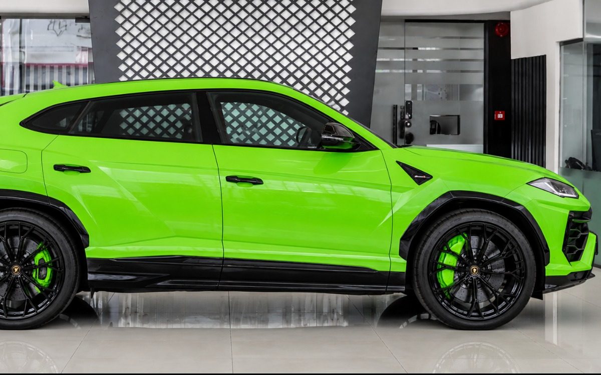 2026 Lamborghini Urus S in Lamborghini Verde Mantis — gallery photo 4 in Dubai