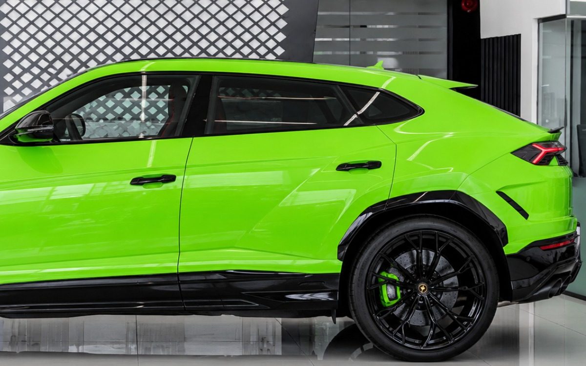 2026 Lamborghini Urus S in Lamborghini Verde Mantis — gallery photo 5 in Dubai