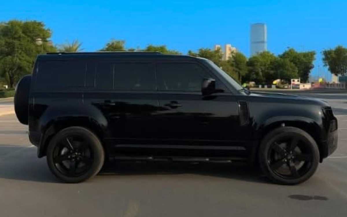 2025 Land Rover Defender 110 X-Dynamic HSE in Solid Black — gallery photo 4 in Dubai