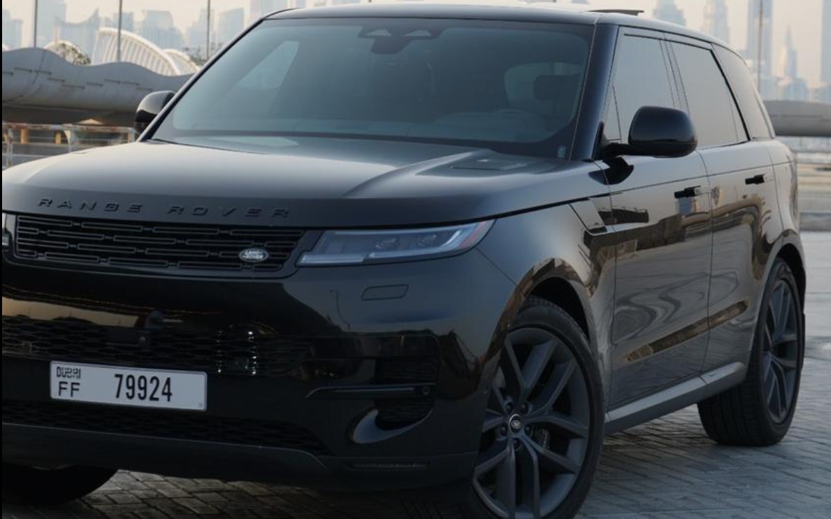 2024 Range Rover HSE in Solid Black — gallery photo 3 in Dubai
