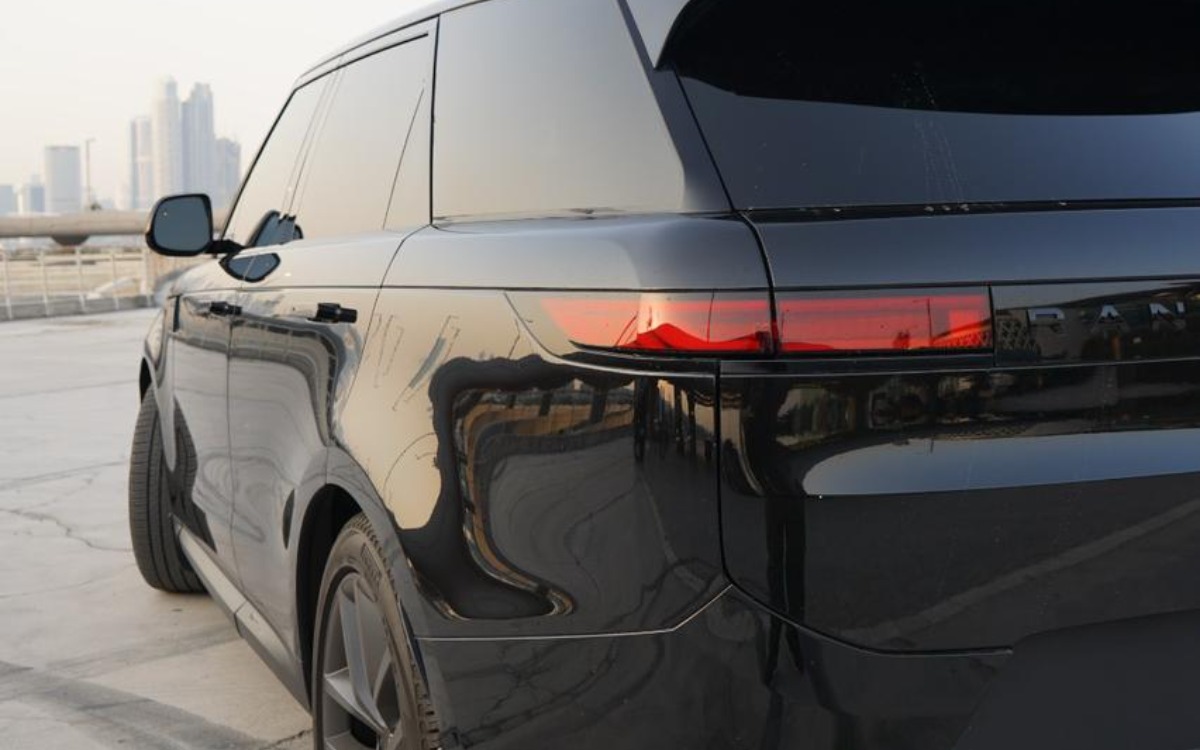 2024 Range Rover HSE in Solid Black — gallery photo 4 in Dubai