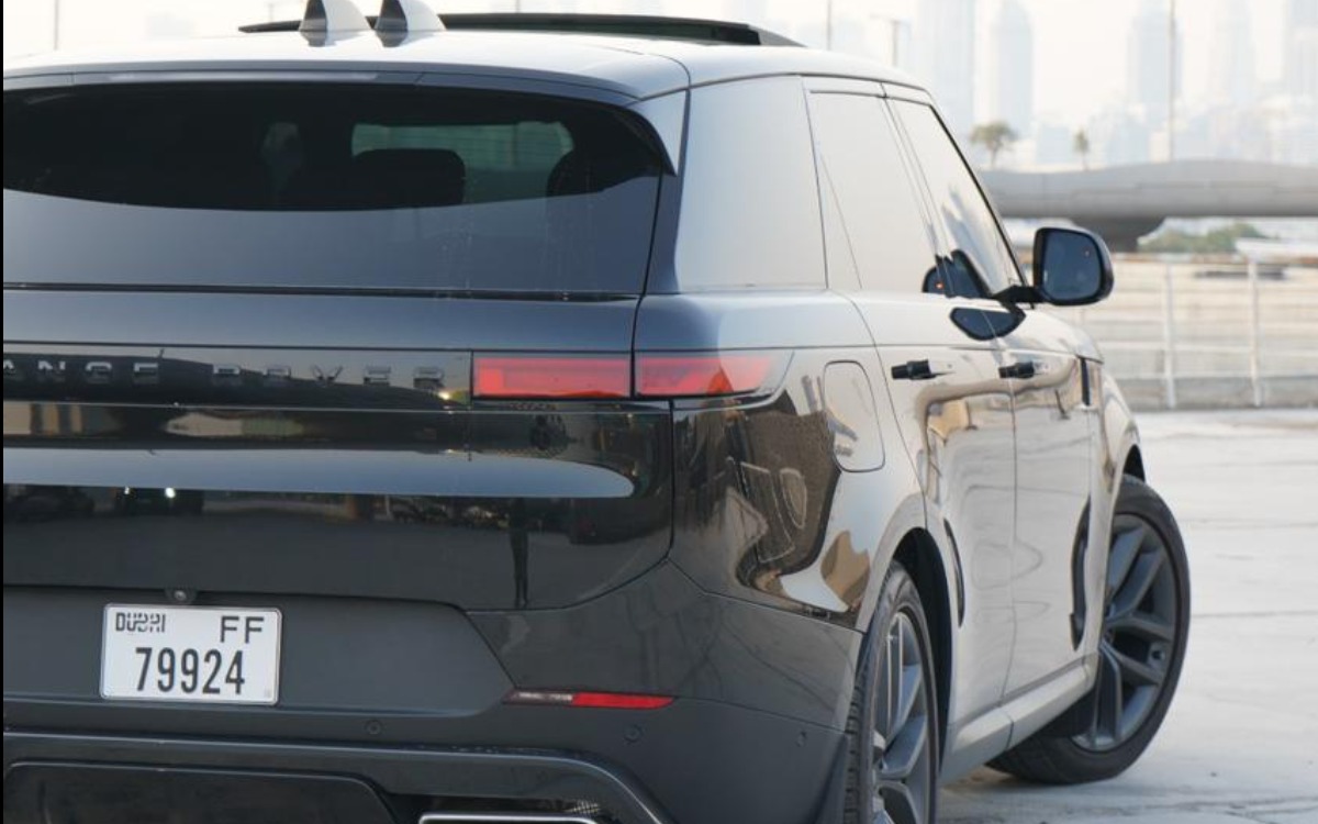 2024 Range Rover HSE in Solid Black — gallery photo 5 in Dubai