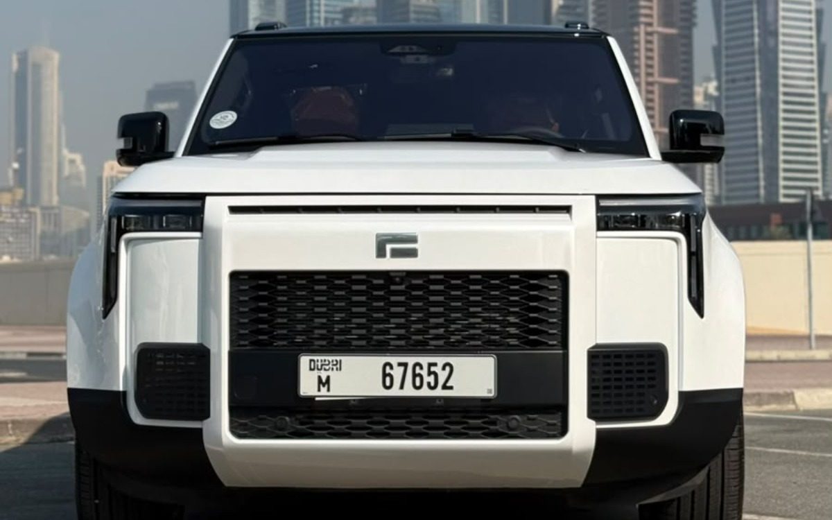 2025 ROX 01 Luxury in Pearl White — gallery photo 2 in Dubai