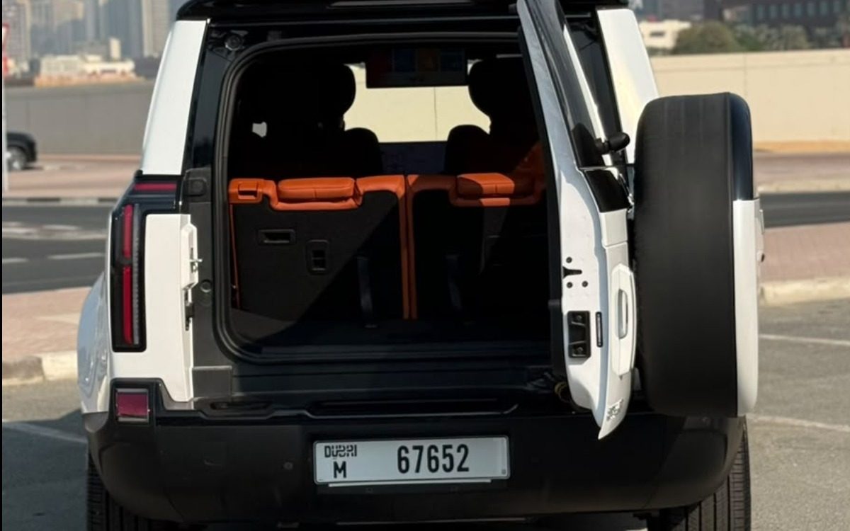 2025 ROX 01 Luxury in Pearl White — gallery photo 4 in Dubai