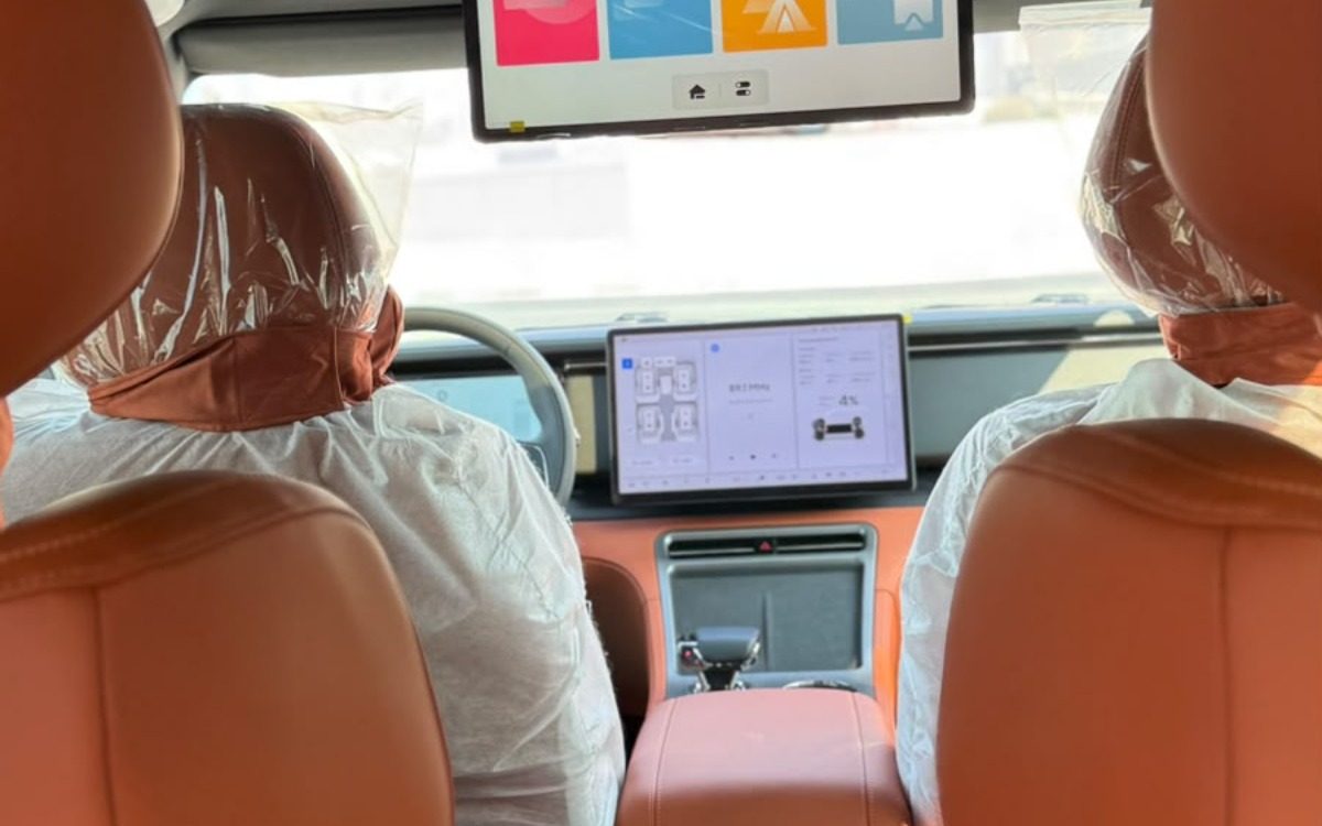 2025 ROX 01 Luxury in Pearl White — gallery photo 6 in Dubai