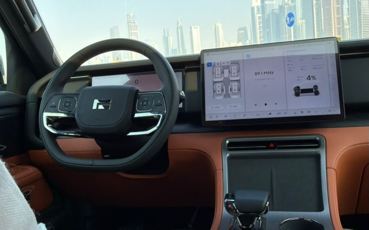 2025 ROX 01 Luxury in Pearl White — gallery photo 7 in Dubai