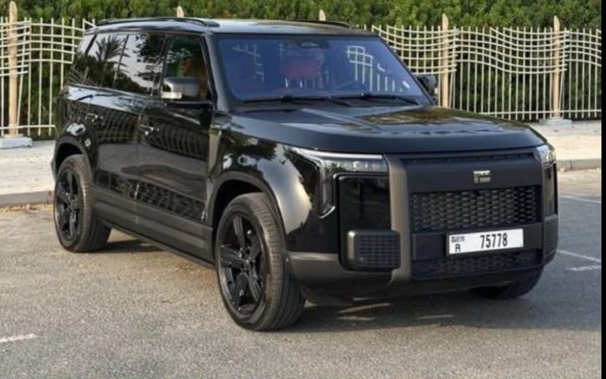 2025 ROX 01 Luxury in Solid Black for rent in Dubai — photo 1